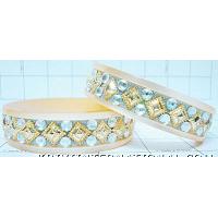 KKLKKN040 A pair of acrylic broad bangles