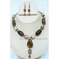 KNKTKOB23 Beautiful Glass Beads Necklace
